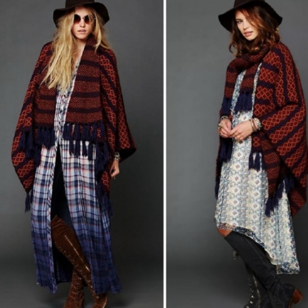 Free People Trekker Poncho Wrap Heavy Knitted Boho Bohemian
OS